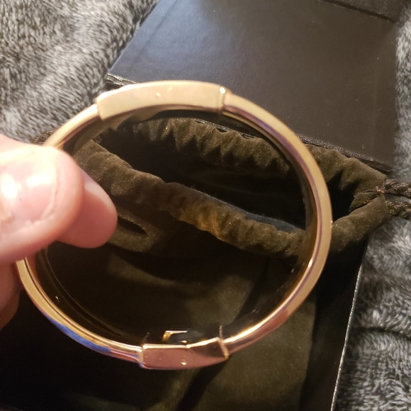 Michael Kors cuff bracelet in gold - Picture 2 of 6